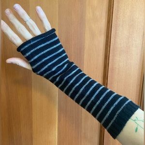 Echo Verde Striped Wrist Warmers